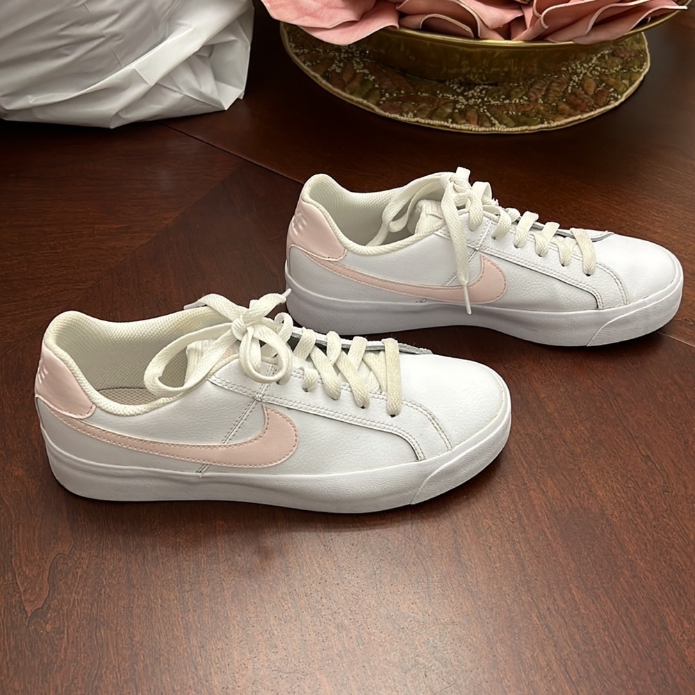 Nike pink check